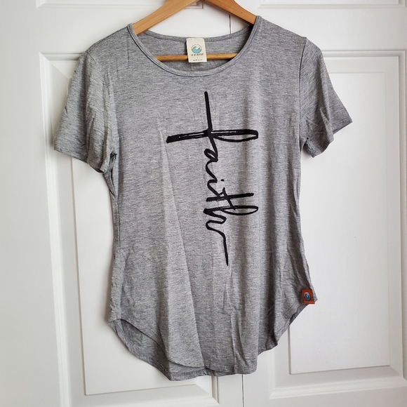 Top Destinations Faith t-shirt - Picture 5 of 9